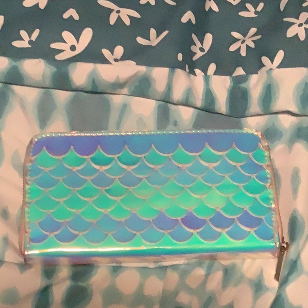 Holographic wallet